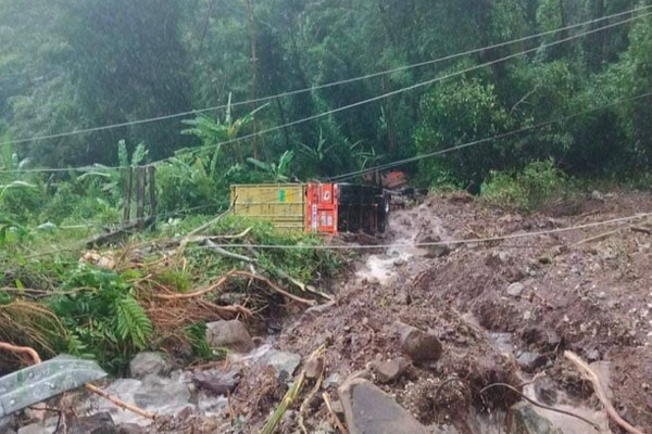 Sạt lở nghiêm trọng tại Bolikhămxay (Lào): Nhiều người Việt Nam đang mắc kẹt-1