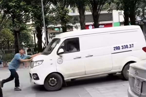 Vụ ô tô tông hàng loạt xe máy chờ đèn đỏ: Cha buồn ngủ, giao cho con 16 tuổi lái-3