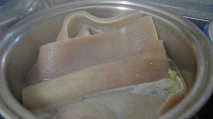 Mẹo làm sạch lông trên da heo-2