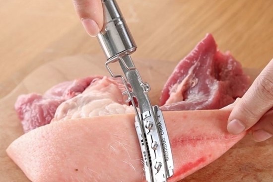 Mẹo làm sạch lông trên da heo