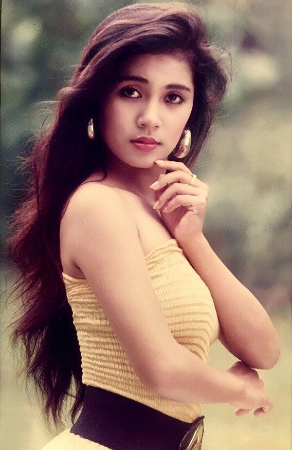 Nữ hoàng nhan sắc thập niên 90 Việt Trinh 51 tuổi thừa nhận mê trai, tựa vai quý tử 14 tuổi, mặc áo, đồng hồ đôi nhí nhảnh-1