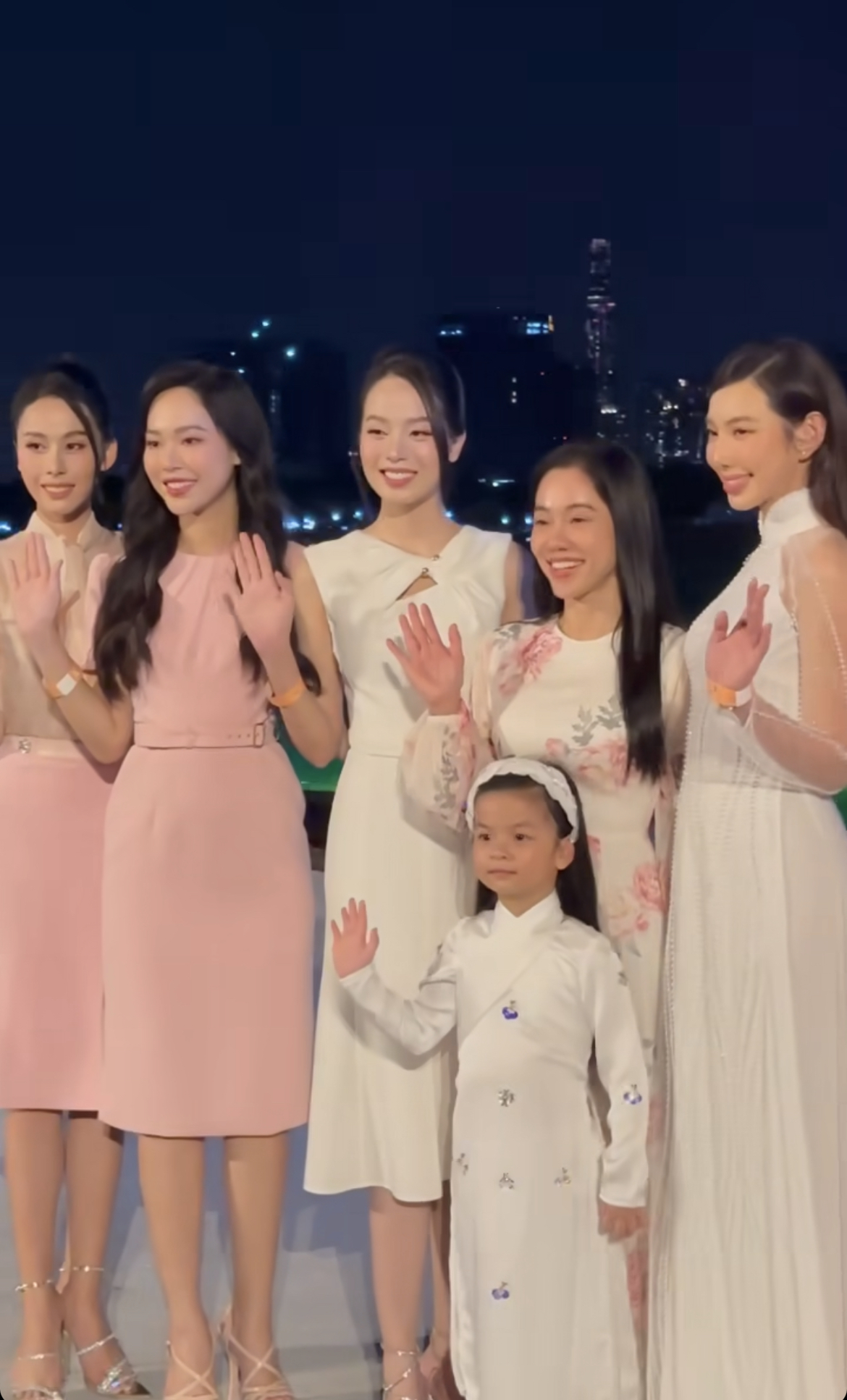 Minh Kiên đọ sắc bên các nàng hậu, Ý Nhi tiếp tục vắng mặt-2