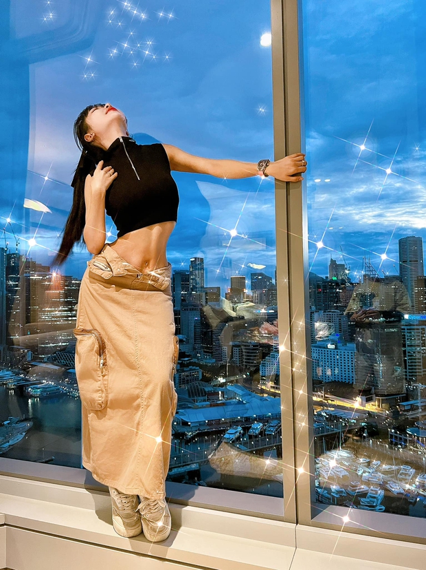 Vợ hai đại gia Minh Nhựa khoe vòng eo siêu thực, nhưng dân tình chỉ chú ý chiếc bóng trong gương-1