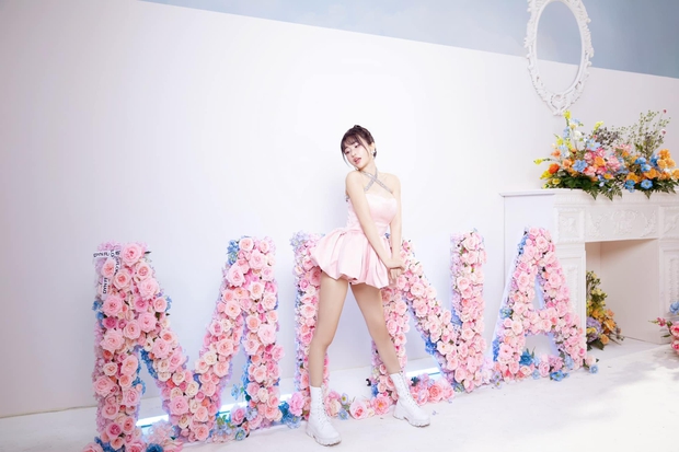 Vợ hai đại gia Minh Nhựa khoe vòng eo siêu thực, nhưng dân tình chỉ chú ý chiếc bóng trong gương-2