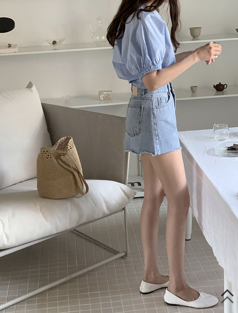 Công thức mặc trẻ hiệu quả cho nàng công sở: áo sơ mi cộc tay + quần đùi ống rộng-3