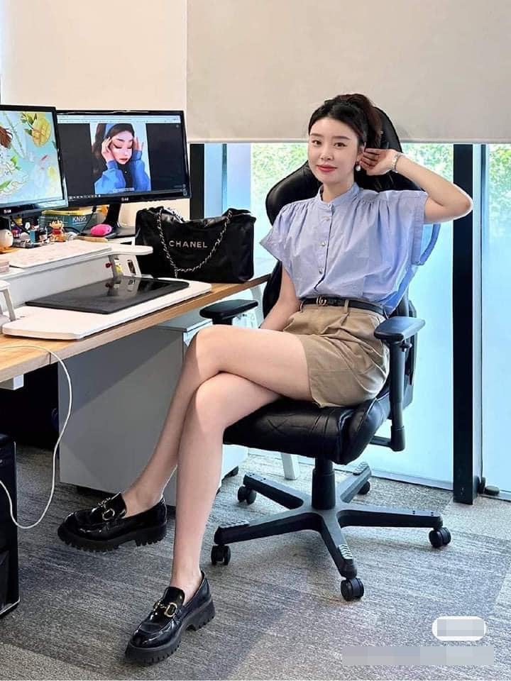 Công thức mặc trẻ hiệu quả cho nàng công sở: áo sơ mi cộc tay + quần đùi ống rộng-7