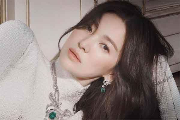 Tự tin đăng ảnh cận mặt, Song Hye Kyo được khen trẻ như gái 18-3