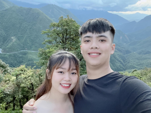 Rủ bạn gái đi xem bóng đá, thanh niên tạo bất ngờ ở phút thứ 40 khiến SVĐ Lạch Tray vỡ òa-4