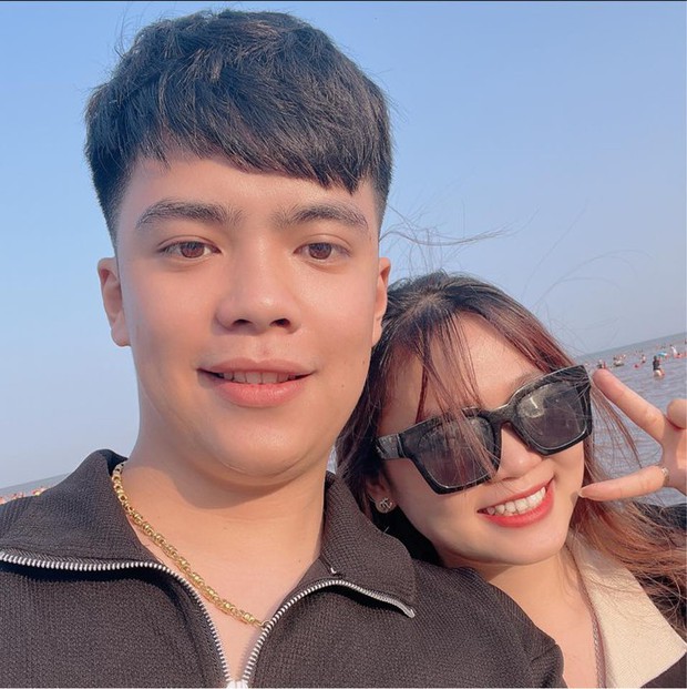 Rủ bạn gái đi xem bóng đá, thanh niên tạo bất ngờ ở phút thứ 40 khiến SVĐ Lạch Tray vỡ òa-7