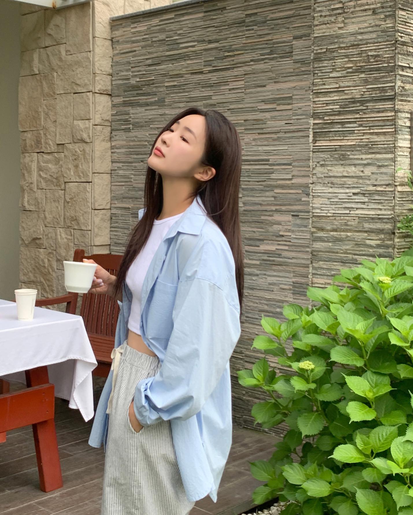 Tham khảo cách phối áo sơ mi và quần ống rộng đẹp-3