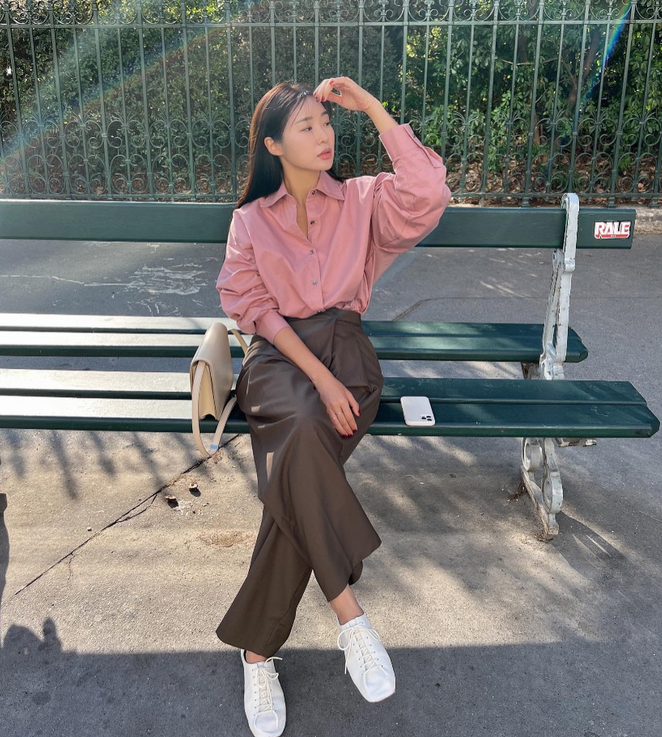 Tham khảo cách phối áo sơ mi và quần ống rộng đẹp-6