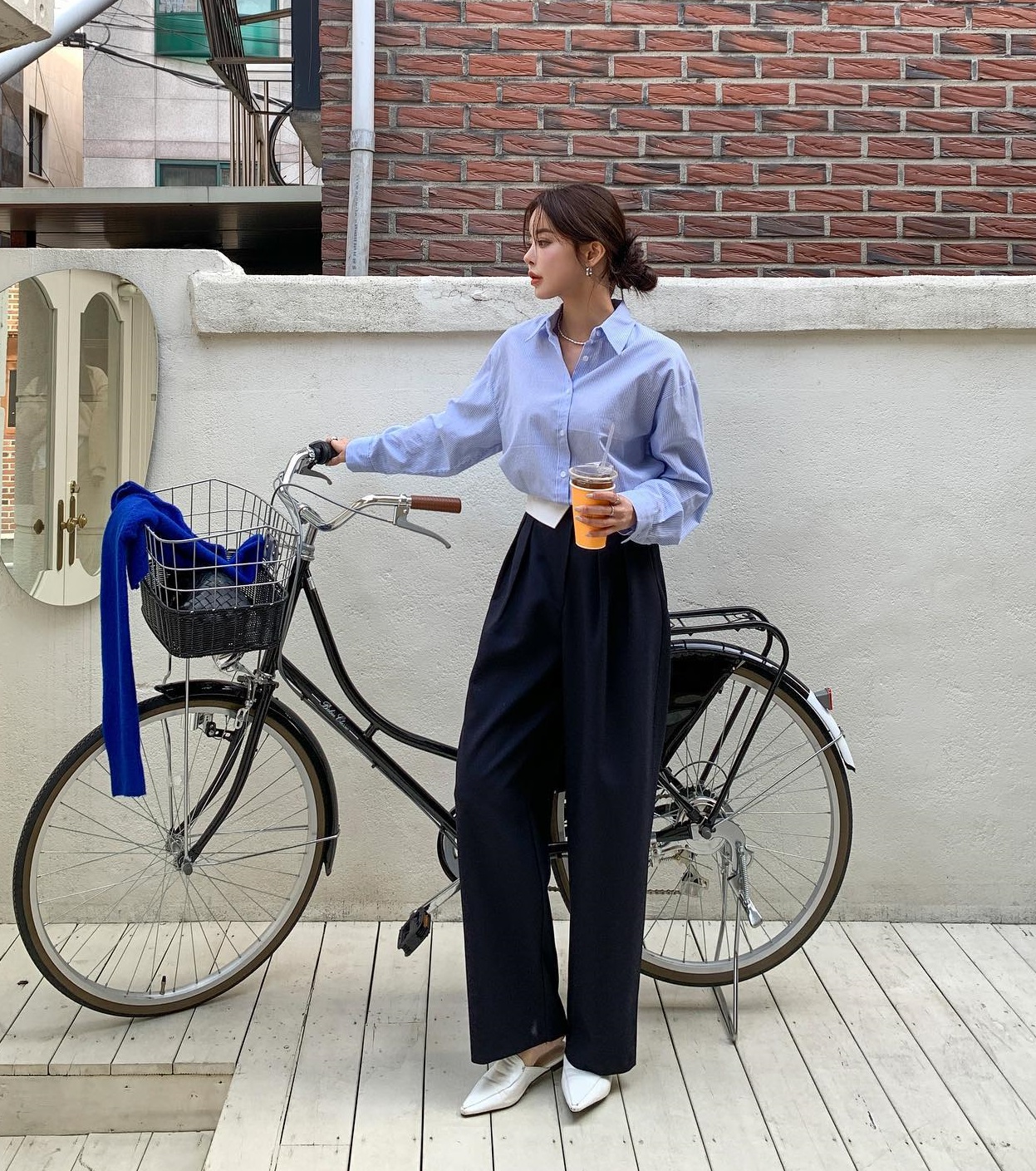 Tham khảo cách phối áo sơ mi và quần ống rộng đẹp-7