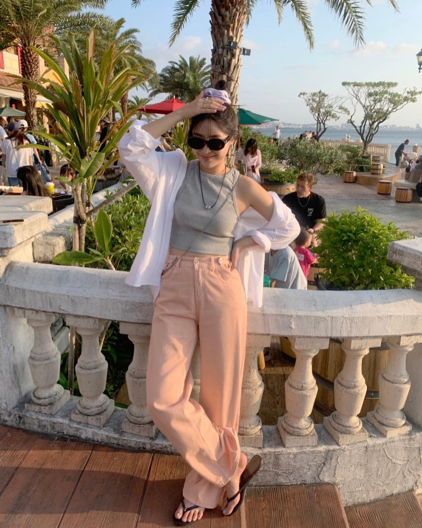 Tham khảo cách phối áo sơ mi và quần ống rộng đẹp-9