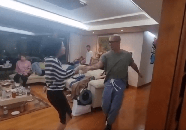Chồng người Hàn của Từ Hy Viên gây tranh cãi khi thoải mái nhảy cùng em vợ-2