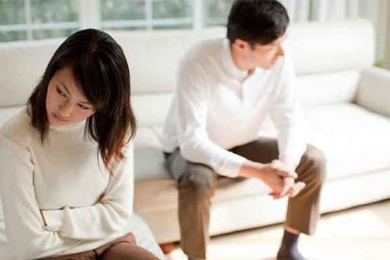 Tôi muốn ly hôn vì chồng bắt báo cáo chi tiêu hàng ngày