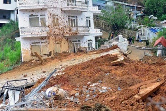 Khắp nơi sạt lở kinh hoàng, vùi lấp nhiều người: 'Đừng mãi đổ lỗi cho thiên tai'