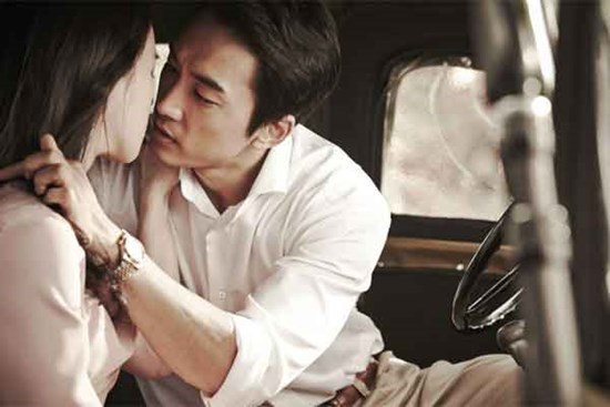 Chồng của bạn thân là người mà cô ấy dùng mọi thủ đoạn để cướp từ tay tôi