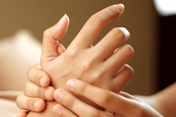 Bác sĩ cảnh báo trên móng tay có dấu hiệu này cần cẩn trọng với 5 loại bệnh, nên đi khám càng sớm càng tốt-1