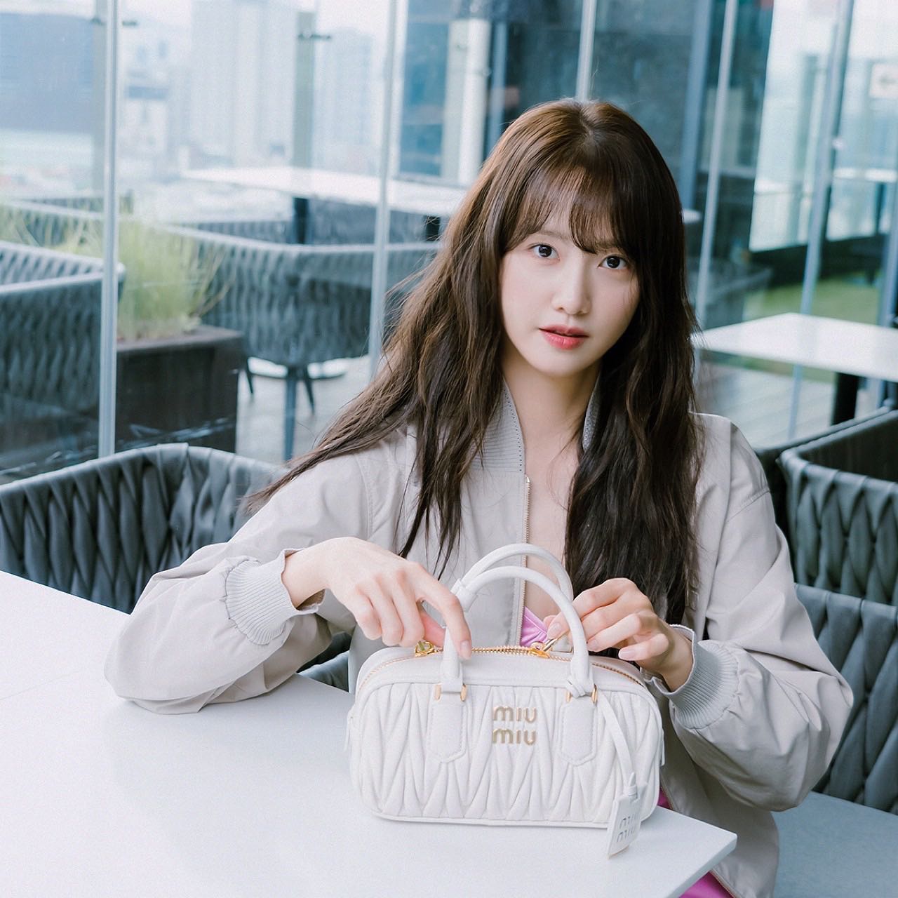 Sao Hàn gợi ý 5 kiểu tóc xoăn sang trọng mà vẫn trẻ trung-7