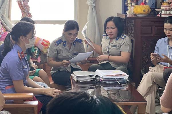 Thay lốp ô tô trên cao tốc, tài xế và thợ sửa bị tông thương vong-2