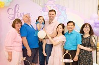 Bất ngờ về mẹ chồng Tây của mỹ nhân 'vũ trụ' VFC Lan Phương: Hiền lành, chịu khó, giúp con dâu từ việc rửa bát