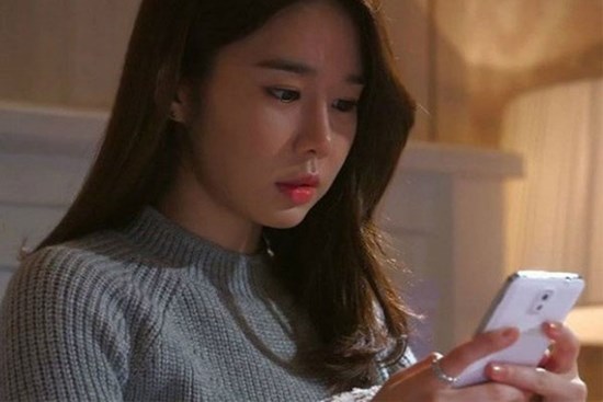 Lúc hôn mê chị dâu vẫn dúi vào tay tôi mẩu giấy bảo: Tìm bằng được người này!