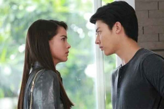 Bất ngờ phát hiện ra bí mật ẩn giấu trên chiếc xe hơi của chị đồng nghiệp