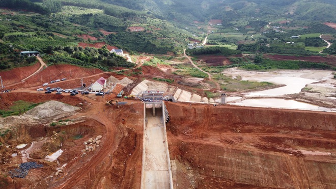 Nhà mới xây 3,7 tỷ sụt lún nghiêm trọng sau 2 tháng tân gia do ảnh hưởng sạt trượt đất hồ chứa nước-4