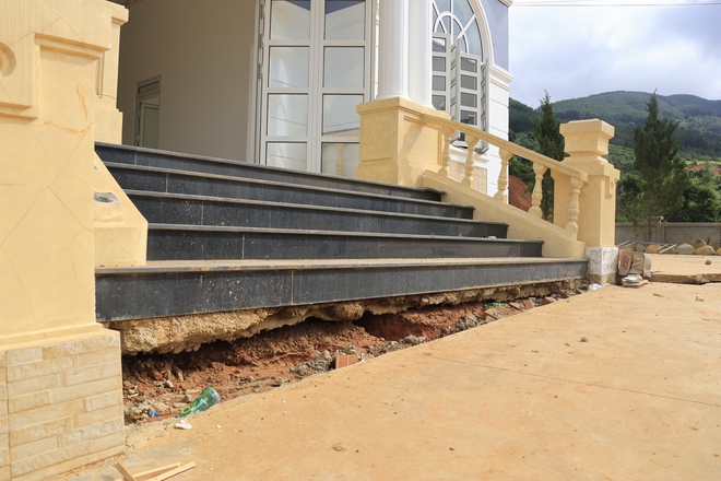 Nhà mới xây 3,7 tỷ sụt lún nghiêm trọng sau 2 tháng tân gia do ảnh hưởng sạt trượt đất hồ chứa nước-6