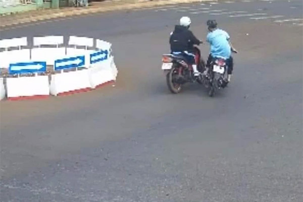 Biển Sầm Sơn lại bị chia đôi-3