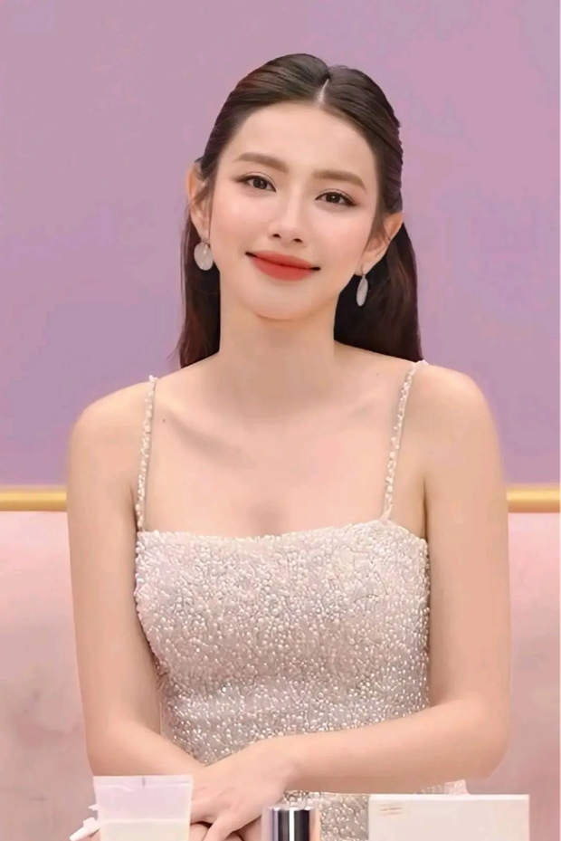 Nhan sắc gây sốt của Thùy Tiên trên sóng truyền hình, bắt góc nào cũng cuốn hút, ngọt ngào-3