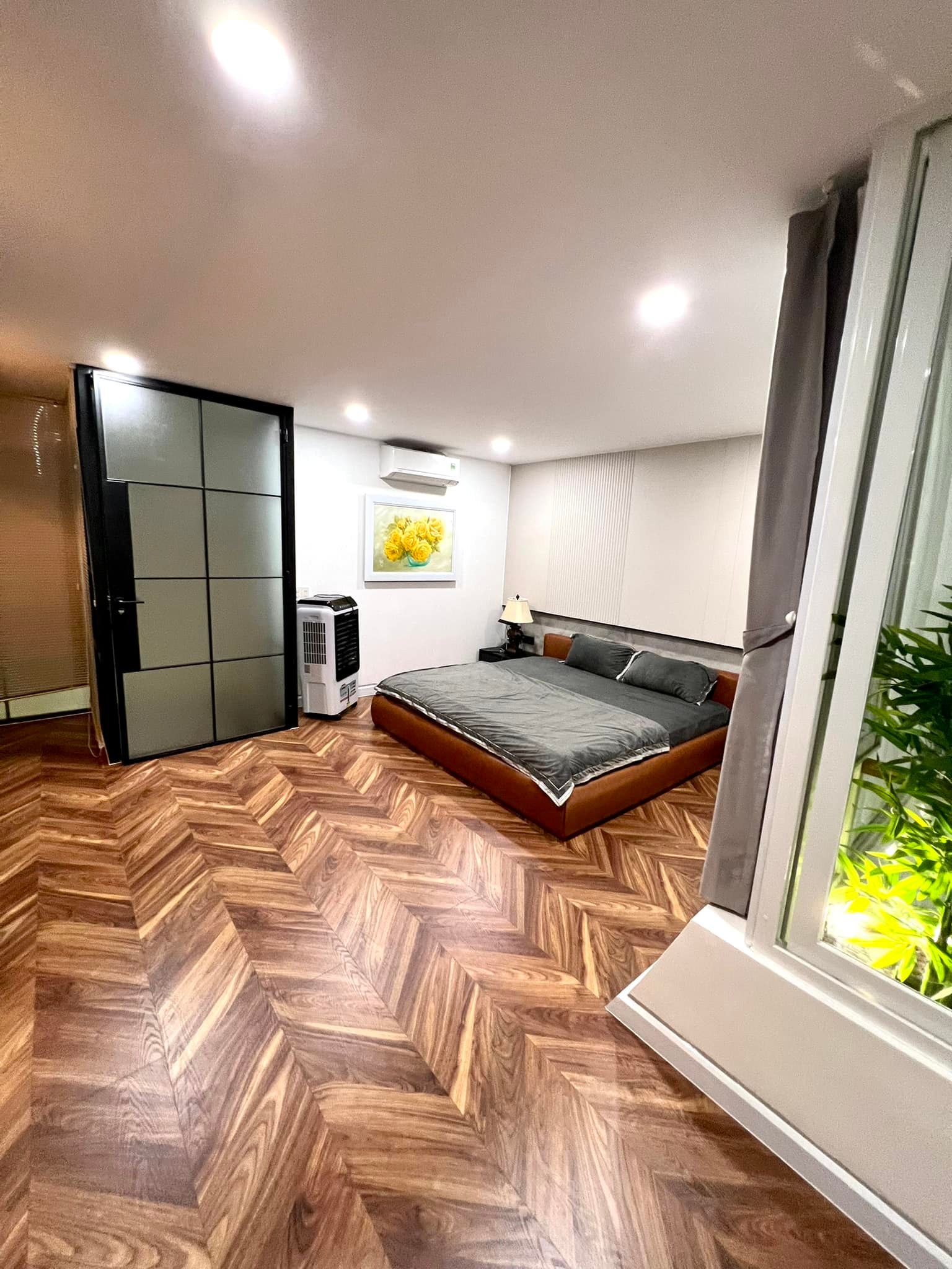 Bên trong biệt thự 23 tỷ đẹp như tranh vẽ của nam ca sĩ vừa kết hôn với bạn gái kém 17 tuổi-3