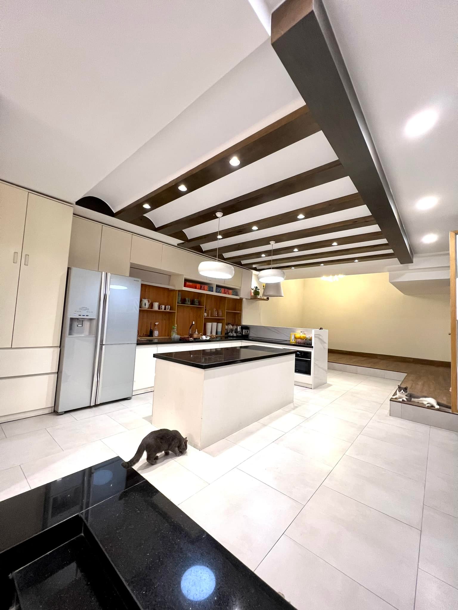 Bên trong biệt thự 23 tỷ đẹp như tranh vẽ của nam ca sĩ vừa kết hôn với bạn gái kém 17 tuổi-5