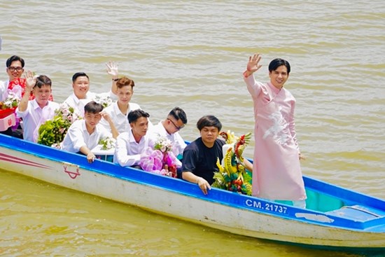 Bên trong biệt thự 23 tỷ 'đẹp như tranh vẽ' của nam ca sĩ vừa kết hôn với bạn gái kém 17 tuổi