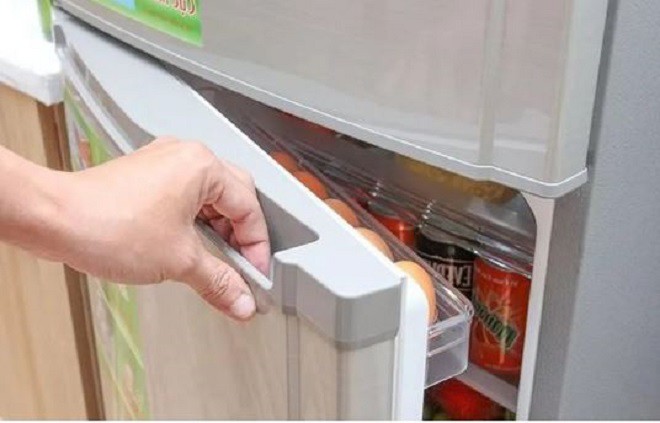 Đặt 1 tờ tiền trong tủ lạnh, không ngờ lại hữu ích như vậy, nhà nào cũng nên thử ít nhất 1 lần-1