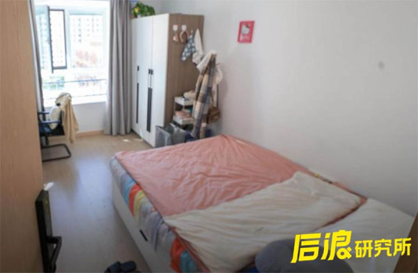 Quá nghèo, người trẻ Trung Quốc tìm người lạ ngủ chung phòng trọ-2