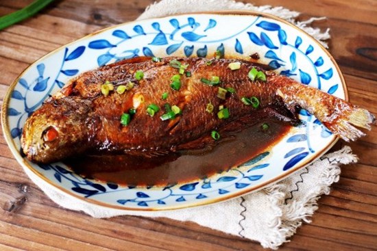 Chiều mát mẻ làm nồi cá kho kiểu mới thơm lừng, nếm miếng nào ngon miếng đấy, cơm ăn vài bát vẫn thèm