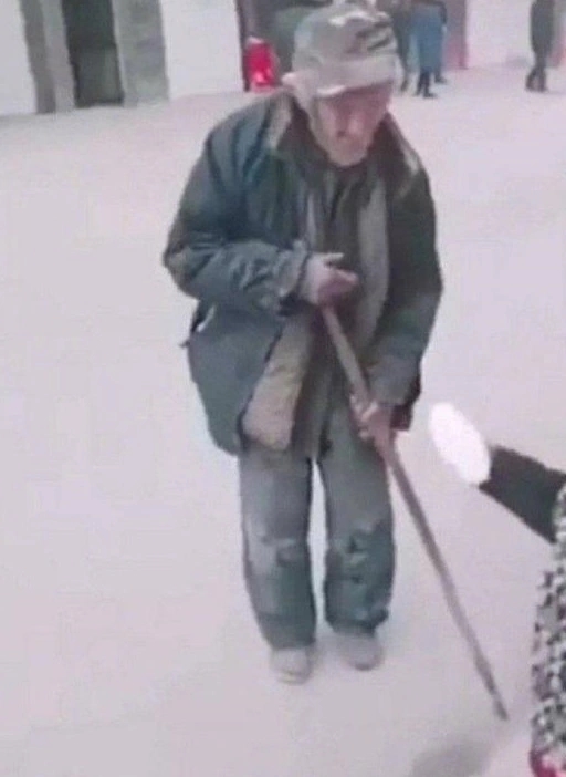 Đồ ăn trong nhà mất bất thường, bố theo dõi thì phát hiện ra bí mật của con trai: Mất đồ nhưng lại tự hào!-2