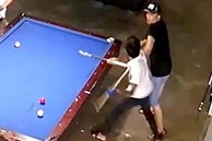Mâu thuẫn ở quán bida, thanh niên mang kiếm chém gần đứt cổ bạn thân