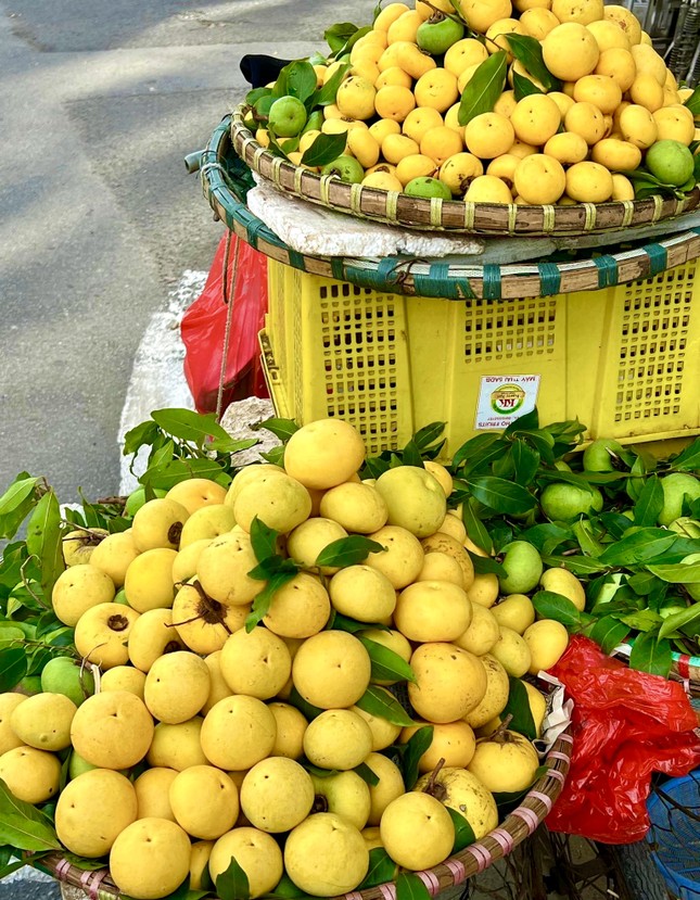 Thị thơm cô Tấm xuống phố, gần 200.000 đồng/cành vẫn được săn đón-2