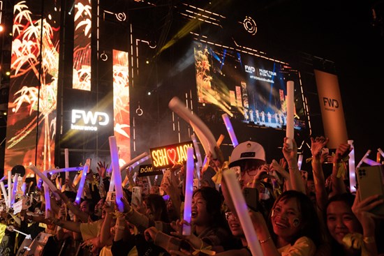 HIEUTHUHAI và MONO đọ sức nóng ở FWD Music Fest 2023