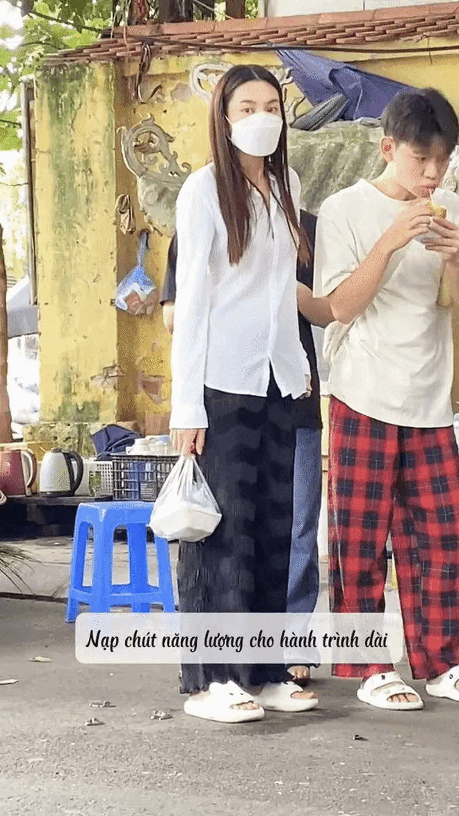 Quang Linh Vlogs cười ngại ngùng né ống kính, Thuỳ Tiên có thái độ lạ giữa tâm điểm chú ý-4