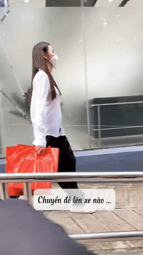 Quang Linh Vlogs cười ngại ngùng né ống kính, Thuỳ Tiên có thái độ lạ giữa tâm điểm chú ý-2