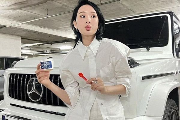 Hiền Hồ hồn nhiên livestream như chưa từng có scandal, gần 11.000 người xem nhưng phải vội tắt vì loạt bình luận của netizen-3