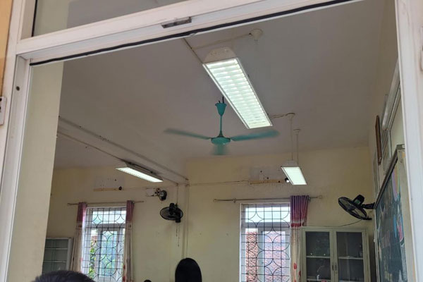 Phụ huynh Hà Nội tố bị trường ép tặng điều hòa, máy chiếu: Phòng GD&ĐT nói gì?-2