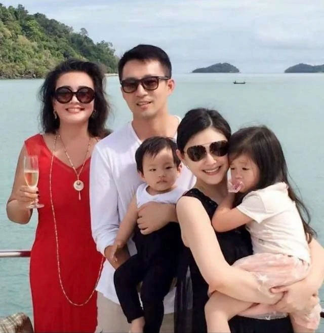 Từ Hy Viên kiện cả chồng và mẹ chồng cũ-1