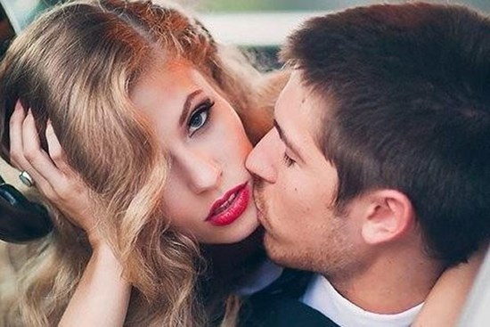 'Ông chú tốt bụng' và chiêu trò cưa cẩm vợ hàng xóm cũ rích nhưng 'gái hư dễ bắt mồi'