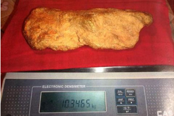 Thanh kiếm treo dưới cây cầu cổ, vì sao hơn 170 năm không ai dám lấy cắp?-5