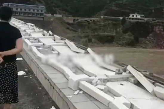 'Cầu đậu phụ' xây tốn 583 tỷ đồng nhưng vừa thông xe đã bị gió thổi sập