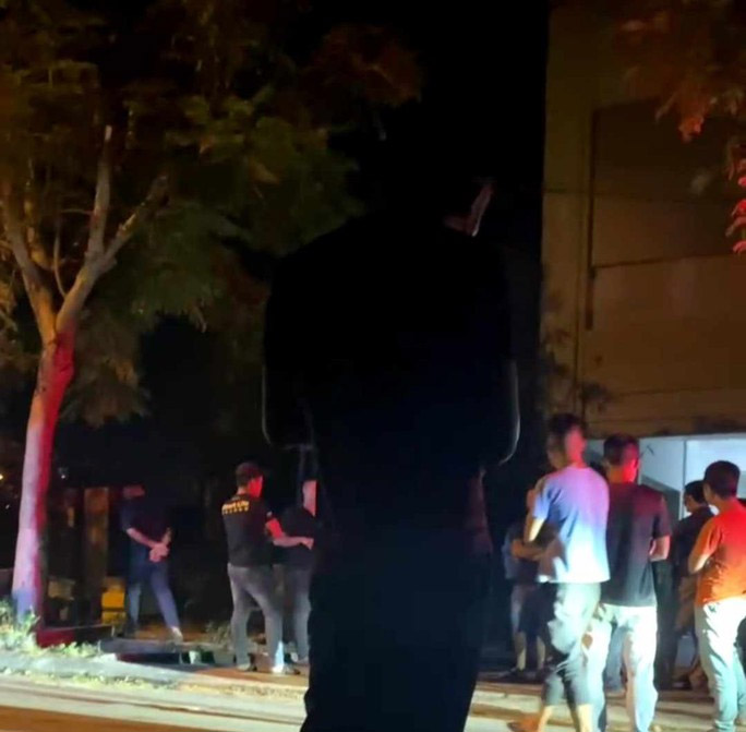 Vụ chặn xe chở thi thể: Xót xa cảnh người nhà xin được tạo điều kiện-1